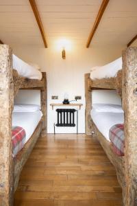 Postel nebo postele na pokoji v ubytování Corcreggan Mill B&B, Self-Catering & Glamping
