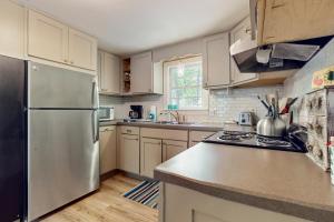 Η κουζίνα ή μικρή κουζίνα στο The Woodland Cottage