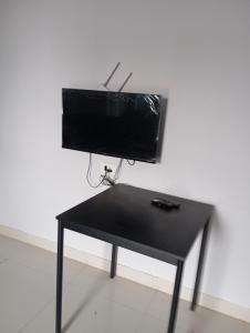 TV a/nebo společenská místnost v ubytování Pimple Saudagar 2bhk