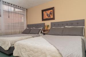 Postel nebo postele na pokoji v ubytování Innovar Casa Hostal