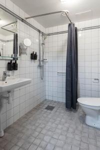 Koupelna v ubytování Villa Gutebagge Hotell + 46 fotografií