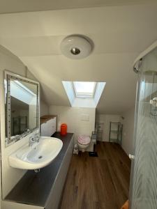 Ένα μπάνιο στο City Apartment in Nürnberg +75 φωτογραφίες