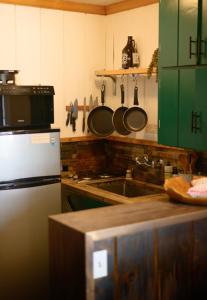 Φωτογραφία από το άλμπουμ του Lake Front Cabins σε June Lake