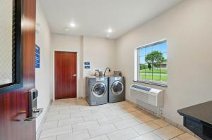 Russells PointCobblestone Hotel & Suites - Russells Point at Indian Lake的相册照片
