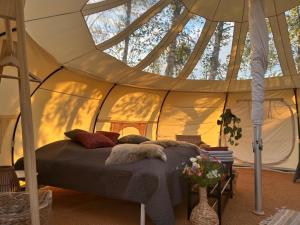 a bedroom with a bed in a tent at Romantik Luxus Glamping 4 in Idestrup