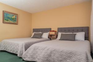 Postel nebo postele na pokoji v ubytování Innovar Casa Hostal