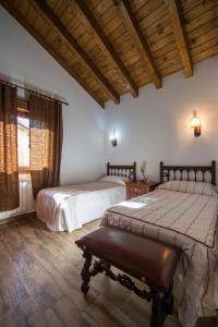 Cama o camas de una habitación en Casas Rurales Cuatro Valles