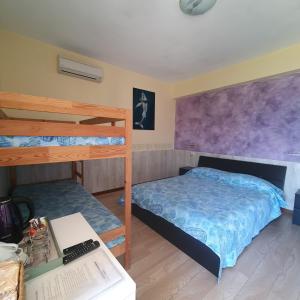 a bedroom with two bunk beds and a desk at Agriturismo Costa di Campo in Vernazza