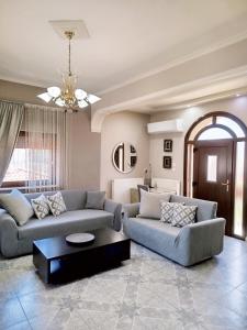Χώρος καθιστικού στο Sunrise Suite