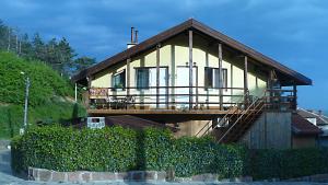 a large house with a porch and a balcony at Guesthouse Geto in Belogradchik