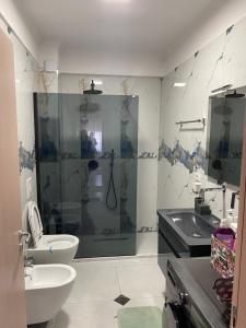 Afbeelding uit fotogalerij van Delux Apartment in Pogradec