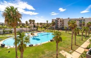 Πισίνα στο ή κοντά στο Palm Beach Suites Almerimar