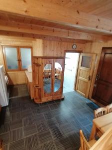 a room with a wooden cabin with a wooden floor at Domek dla rodziny in Jastarnia +3 photos