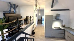 a room with a kitchen with a counter and a counter at Loft9 Architektenwohnung mit Dachterrasse Zentral in Lübeck
