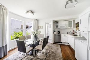 a kitchen and dining room with a table and chairs at Villa Italia in Miami Beach