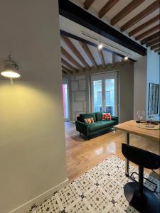 Una cama o camas en una habitación de Charm and Modernity in Alicante