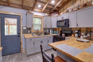 Φωτογραφία από το άλμπουμ του Less Than 1 Mi to Devils Fork Recreation Area Cozy Cabin! σε Greers Ferry +23 φωτογραφίες