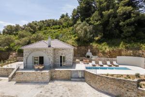Το κτήριο όπου στεγάζεται  το διαμέρισμα