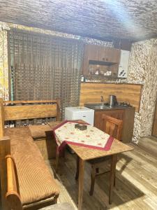 Køkken eller tekøkken på Xrchit (Խրճիթ)