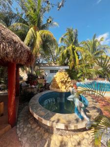 Bazén v ubytování Casamaya Hostel & Diving nebo v jeho okolí