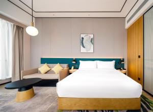 Ένα ή περισσότερα κρεβάτια σε δωμάτιο στο Hilton Garden Inn Fenyang Yulongwan +77 φωτογραφίες
