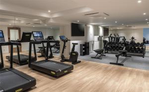Hampton By Hilton Potsdam Babelsberg的健身中心和/或健身设施