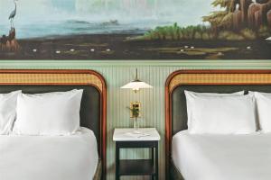 The Hotel Monroe, Tapestry Collection By Hilton客房内的一张或多张床位