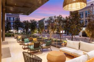 DoubleTree by Hilton Vientiane的休息区