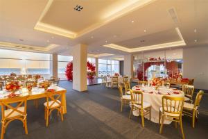 Restaurace v ubytování Costa Sur Resort, Classico Collection by Sonesta + 37 fotografií