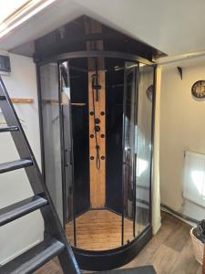 a glass door in a room with a ladder at Atypique chambre sur péniche in Strasbourg