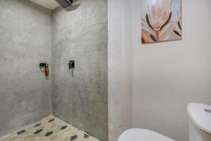 a bathroom with a toilet and a sink at Apartamentos Primavera Manila by HOUSY HOST in Medellín +72 photos
