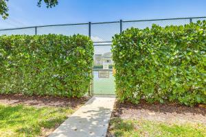 Half-Mi to Jupiter Beach Condo with Ocean Views!内部或周边的网球和/或壁球设施