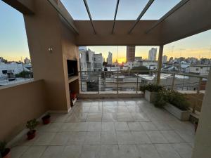 a balcony of a building with a view of the city at Departamento con Balcón y Asador in Río Cuarto