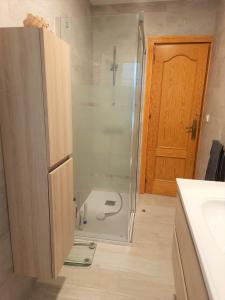 a shower with a glass door in a bathroom at Apartamento 3 dormitorios Almuñécar in Almuñécar +2 photos