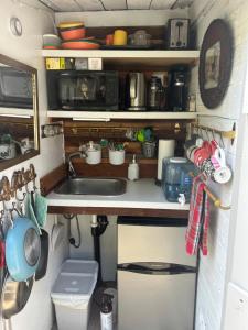 Køkken eller tekøkken på Big Red Lodge Cottage