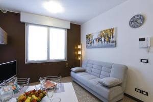 a living room with a couch and a table at Brick House Treviso in Treviso