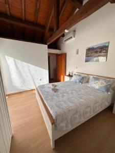 a bedroom with a bed in a room with wooden ceilings at Chalé da Fonte - T2 in Geres