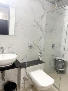 Ένα μπάνιο στο Luxury Spacious 3bhk Apartment