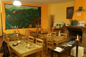 Reštaurácia alebo iné gastronomické zariadenie v ubytovaní Casas Rurales Jardines del Visir