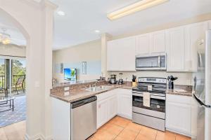 Kuchyň nebo kuchyňský kout v ubytování Spacious 3BR Near Disney - Pool