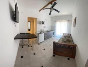 O bucătărie sau chicinetă la Apart Sorrento