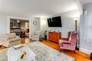 Fotografija u galeriji objekta Cottage with Yard in Dtwn Chincoteague! u gradu Šinkotig