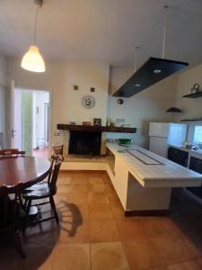 A kitchen or kitchenette at Casa Vacanza Villa Filomena