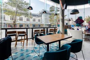 Restoran või mõni muu söögikoht majutusasutuses Tru by Hilton Hanoi Station