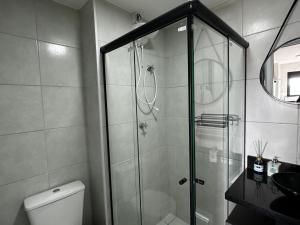 a bathroom with a shower and a toilet and a sink at Apartamentos Prime | Marginais Tietê e Pinheiros in Osasco +32 photos
