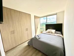 Ένα ή περισσότερα κρεβάτια σε δωμάτιο στο Lujoso apto central Urban