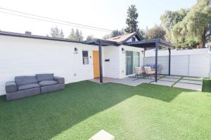 Κήπος έξω από το Exotic home 3bed 2bath by sdstay