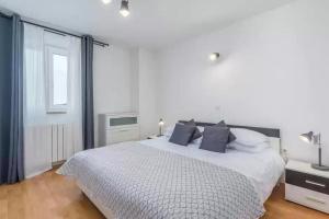 Giường trong phòng chung tại Family friendly house with a swimming pool Kanfanar, Central Istria - Sredisnja Istra - 24042 +7 ảnh