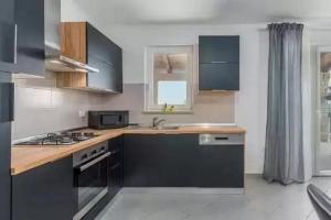 Nhà bếp/bếp nhỏ tại Family friendly house with a swimming pool Kanfanar, Central Istria - Sredisnja Istra - 24042