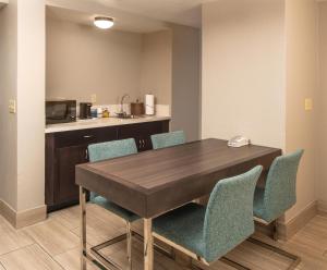 Kuchyň nebo kuchyňský kout v ubytování Hampton Inn Tropicana
